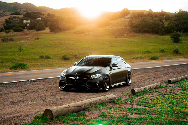 Фото дисков HRE 300 Сатиновая бронза на Mercedes-Benz E-Class (W213, S213, C238)