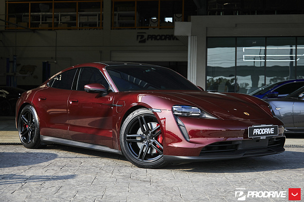 Фото дисков Vossen HF-1 Черный глянец на Porsche Taycan I