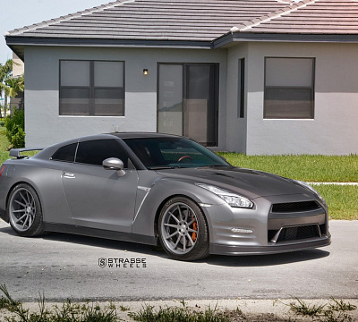 Фото дисков Strasse Wheels R10 Deep Concave на Nissan GT-R