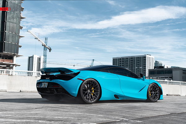 Фото дисков Anrky AN20 Глянцевый темный лак на McLaren 720S