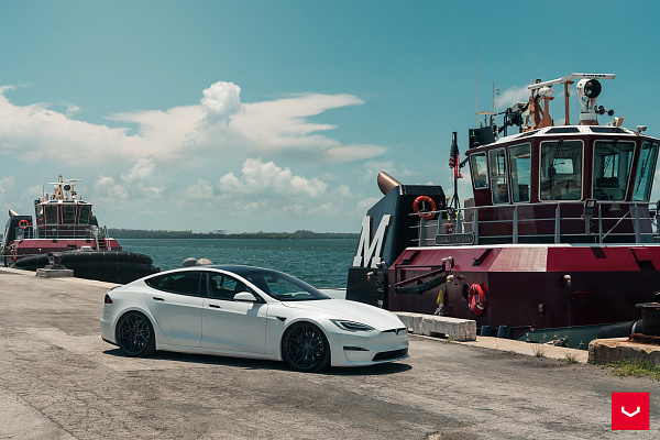 Фото дисков Vossen HF-7 Черный глянец на Tesla Model S