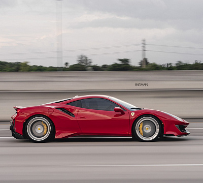 Фото дисков Strasse Wheels SV10 Deep Concave FS на Ferrari 488