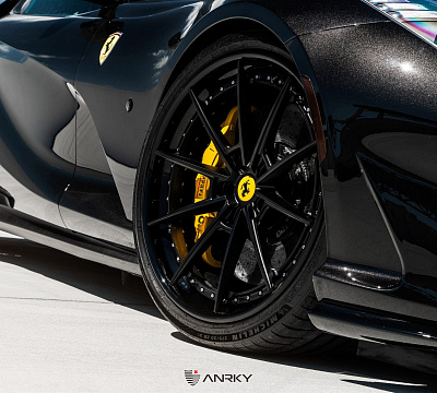 Фото дисков Anrky AN38 на Ferrari 812