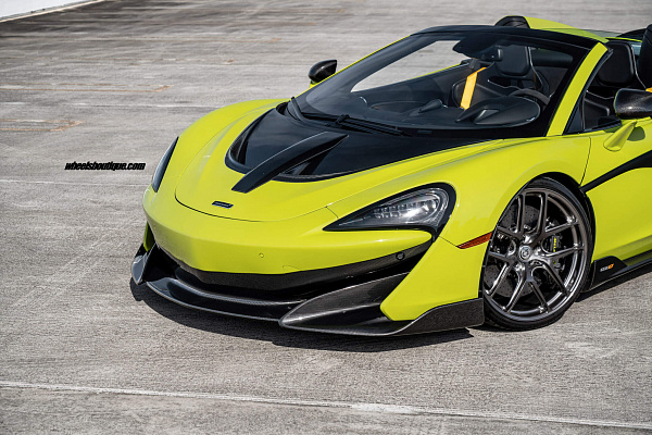 Фото дисков HRE R101 Lightweight Глянцевый темный лак на McLaren 600