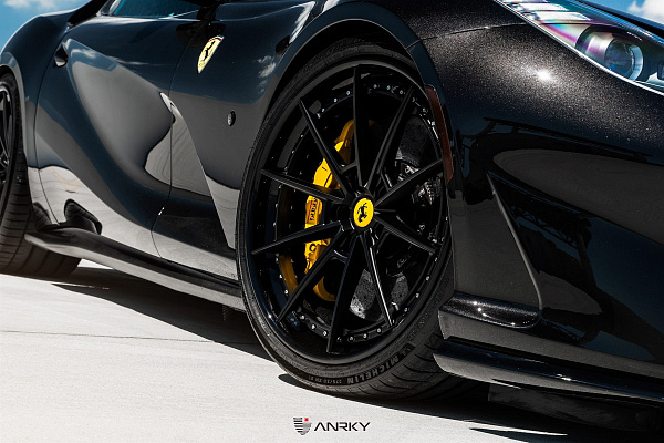 Фото дисков Anrky AN38 Черный сатин на Ferrari 812