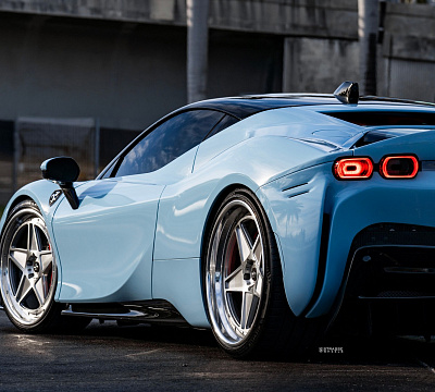 Фото дисков Strasse Wheels F5 Track на Ferrari SF90