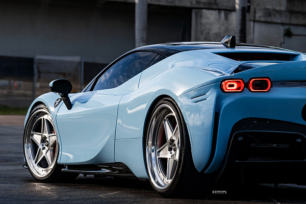 Фото дисков Strasse Wheels F5 Track Глянцевый лак на Ferrari SF90
