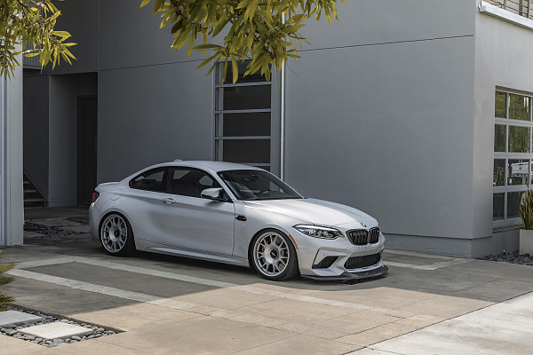 Фото дисков Rotiform TUF-R Сатиновый графит на BMW 2/M2 (F22/F87)