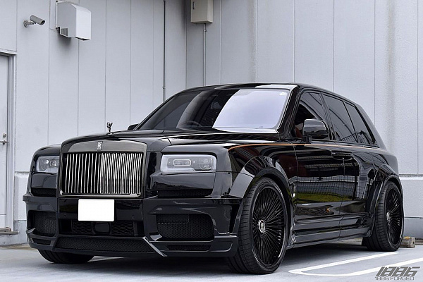 Фото дисков 1886 Wheels G007 Черный глянец на Rolls-Royce Cullinan