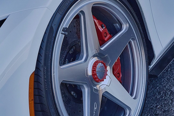 Фото дисков Giovanna Cinque Глянцевый лак на Ferrari F8