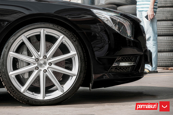 Фото дисков Vossen VFS-10 Серебро на Mercedes-Benz SL (R231)