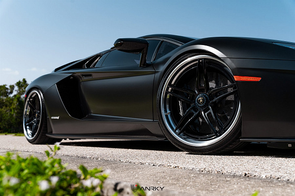 Фото дисков Anrky AN37 Черный глянец на Lamborghini Aventador