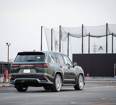 Фото дисков HRE 935 на Lexus LX IV