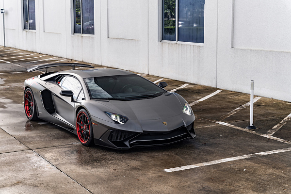 Фото дисков Strasse Wheels SV10-RS Performance Другой цвет на Lamborghini Aventador
