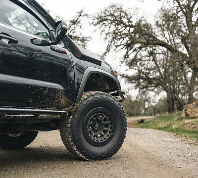 Фото дисков Black Rhino TUSK на Toyota Tacoma III