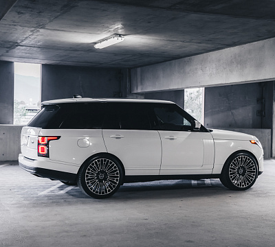 Фото дисков Brixton Forged LX01 на Land Rover Range Rover IV