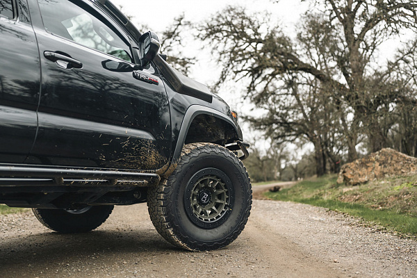 Фото дисков Black Rhino TUSK  на Toyota Tacoma III