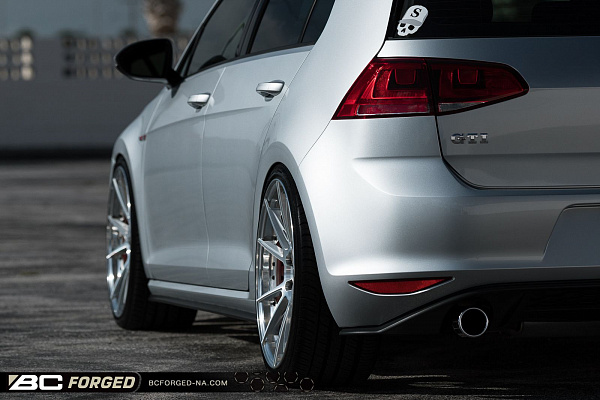 Фото дисков BC Forged HCA382 Глянцевый лак на Volkswagen Golf VII