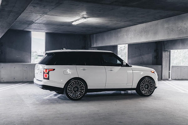 Фото дисков Brixton Forged LX01 Алмазная проточка на Range Rover IV