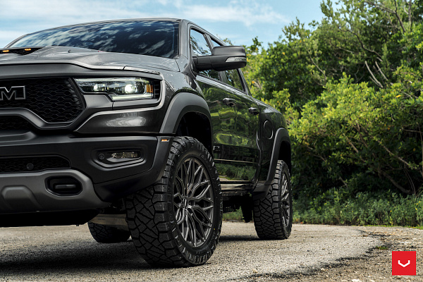 Фото дисков Vossen HF6-3 Сатиновый графит на Ram 1500 V
