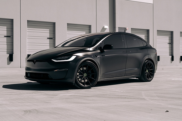 Фото дисков Brixton Forged R11-R Черный матовый на Tesla Model X