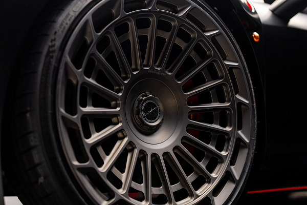 Фото дисков Brixton Forged TR10 AERO1 Сатиновый темный лак на Ferrari 458