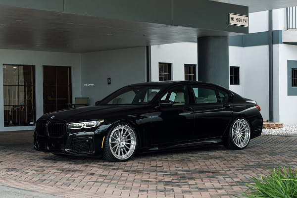 Фото дисков Strasse Wheels SV15 Deep Concave FS Глянцевый лак на BMW 7 (G11/G12)