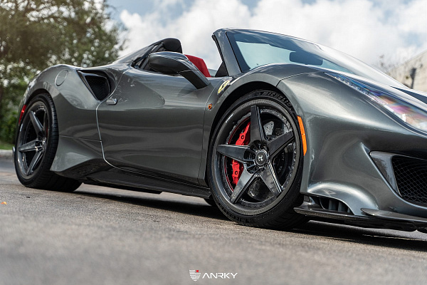 Фото дисков Anrky RS5.3 Глянцевый темный лак на Ferrari 812