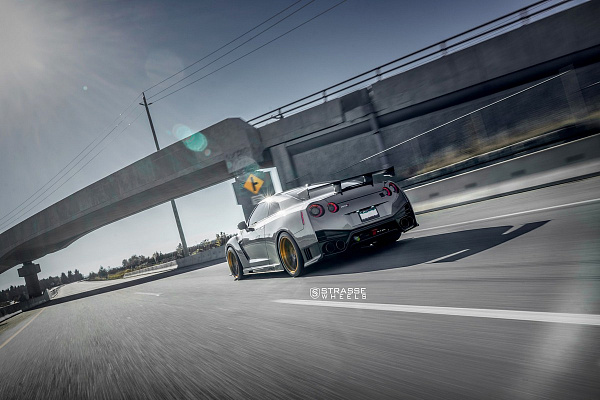 Фото дисков Strasse Wheels SM5R Deep Concave FS Другой цвет на Nissan GT-R