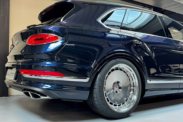Фото дисков HRE 935 Глянцевый лак на Bentley Bentayga