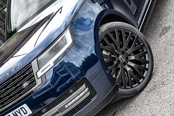 Фото дисков Kahn RS-2 Черный сатин на Range Rover V