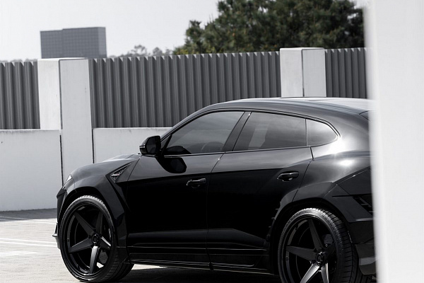 Фото дисков Anrky RS5.3 Черный сатин на Lamborghini Urus