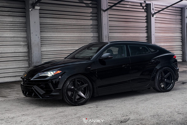 Фото дисков Anrky RS5.3 Черный сатин на Lamborghini Urus