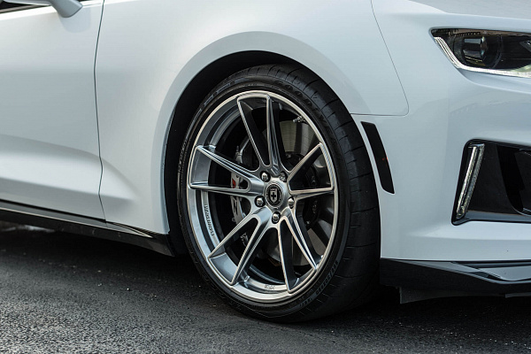 Фото дисков HRE FF04 Серебро на Chevrolet Camaro VI