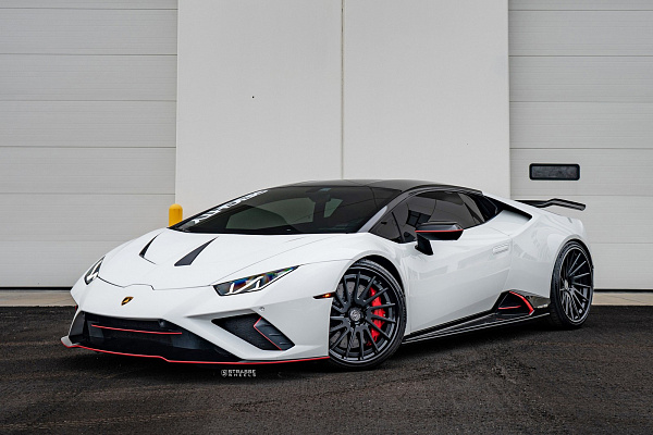 Фото дисков Strasse Wheels SV15T Deep Concave FS Черный матовый на Lamborghini Huracan
