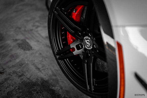 Фото дисков Strasse Wheels SP5R Deep Concave Duoblock Черный матовый на Chevrolet Corvette C7