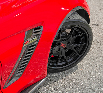 Фото дисков Strasse Wheels SM5R Deep Concave FS на Chevrolet Corvette C7