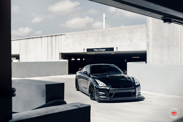 Фото дисков Vossen M-X4T Черный глянец на Nissan GT-R