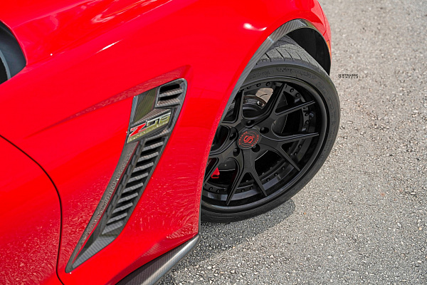 Фото дисков Strasse Wheels SM5R Deep Concave FS Черный матовый на Chevrolet Corvette C7