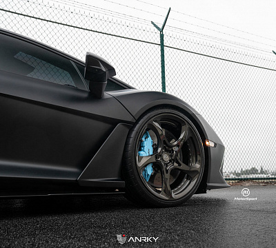 Фото дисков Anrky XR-205 на Lamborghini Revuelto