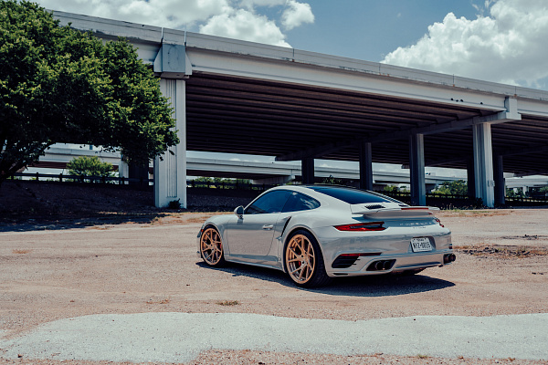 Фото дисков Strasse Wheels SM5RT Deep Concave Duoblock Сатиновая шампань на Porsche 911 VII