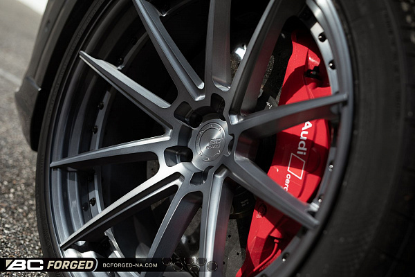 Фото дисков BC Forged HCA191 Сатиновый темный лак на Audi Q8