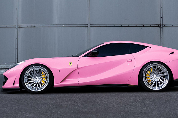 Фото дисков Radi8 R801 2-Piece Полированный лак на Ferrari 812