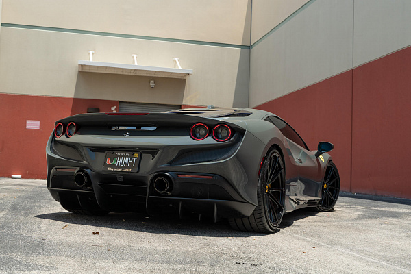 Фото дисков HRE P104SC Черный глянец на Ferrari F8