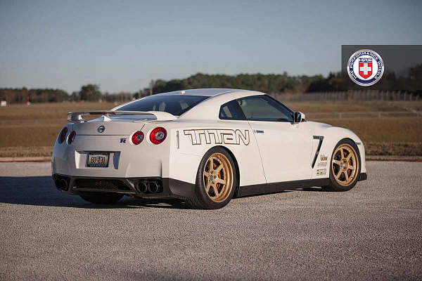 Фото дисков HRE C106 Сатиновое золото на Nissan GT-R
