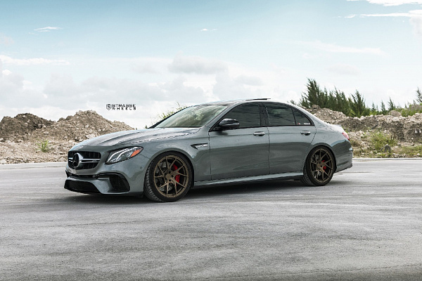 Фото дисков Strasse Wheels SM5RT Deep Concave Monoblock Сатиновая темная бронза на Mercedes-Benz E-Class (W213, S213, C238)