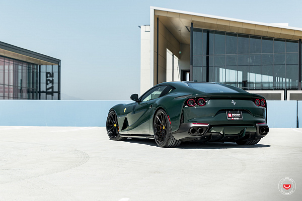 Фото дисков Vossen M-X2 Черный глянец на Ferrari 812