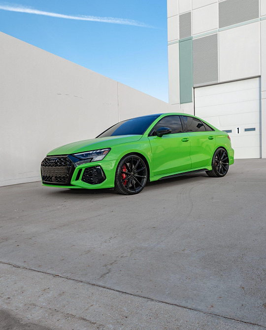 Фото дисков Alesanna Черный глянец на Audi A/S/RS 3 (8Y)