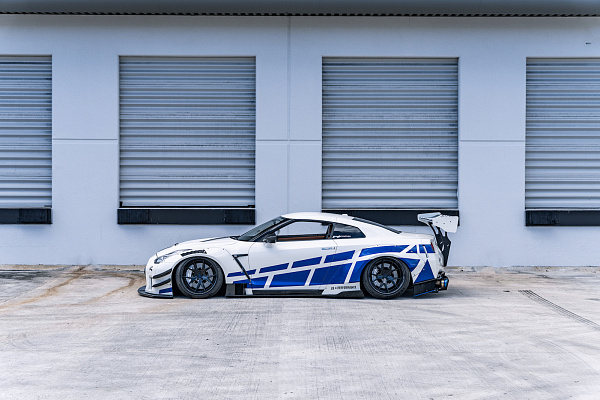 Фото дисков Strasse Wheels SM5R Deep Concave FS Черный глянец на Nissan GT-R