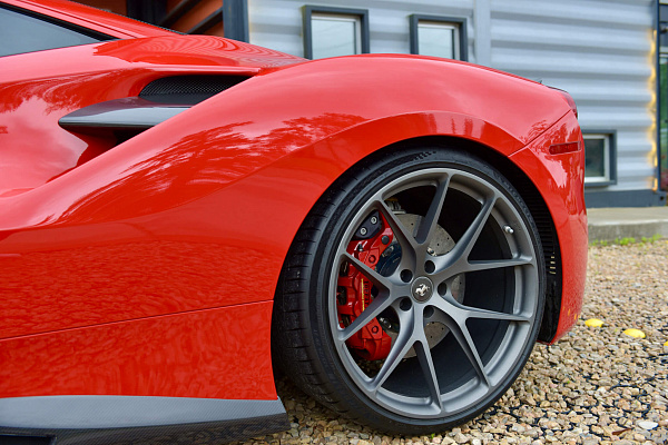 Фото дисков HRE P101 Сатиновый графит на Ferrari 488